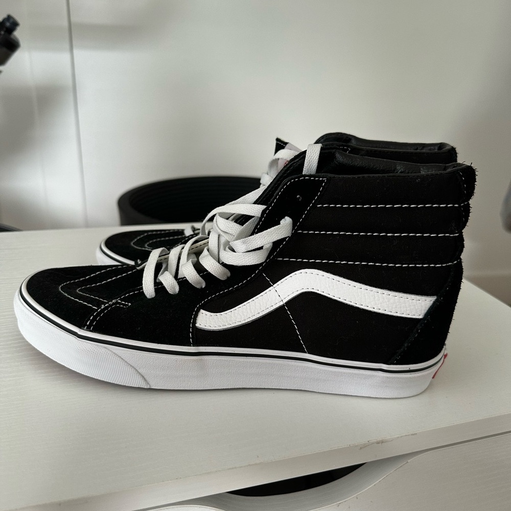 Men’s Black Hi Top Vans Size 10M